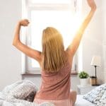 10 thói quen buổi sáng giúp bạn khỏe mạnh cả ngày