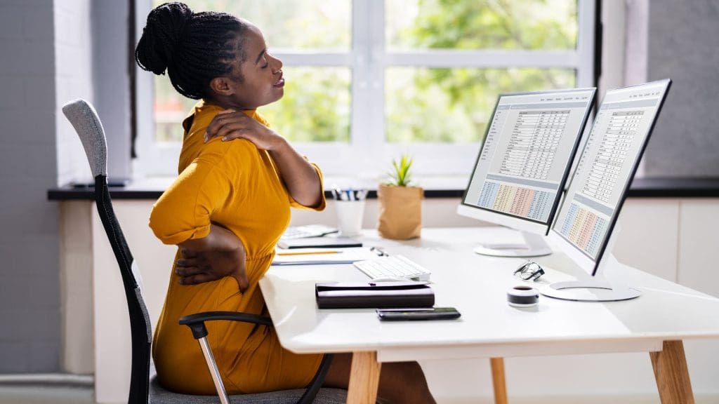 Hướng dẫn tư thế ngồi đúng để tránh đau lưng, thoái hóa cột sống