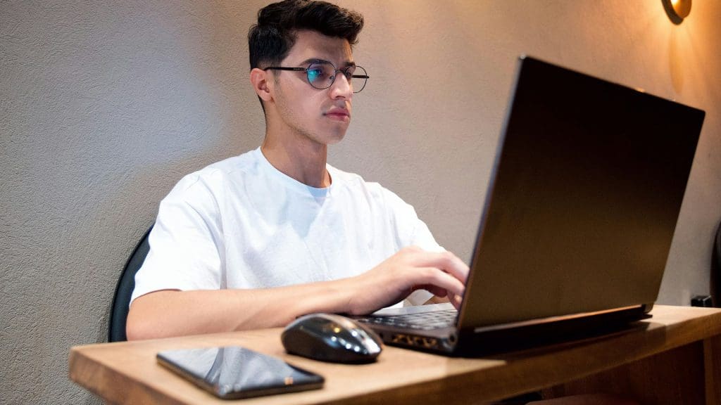 Cách chăm sóc mắt khỏe mạnh trong thời đại dùng máy tính nhiều