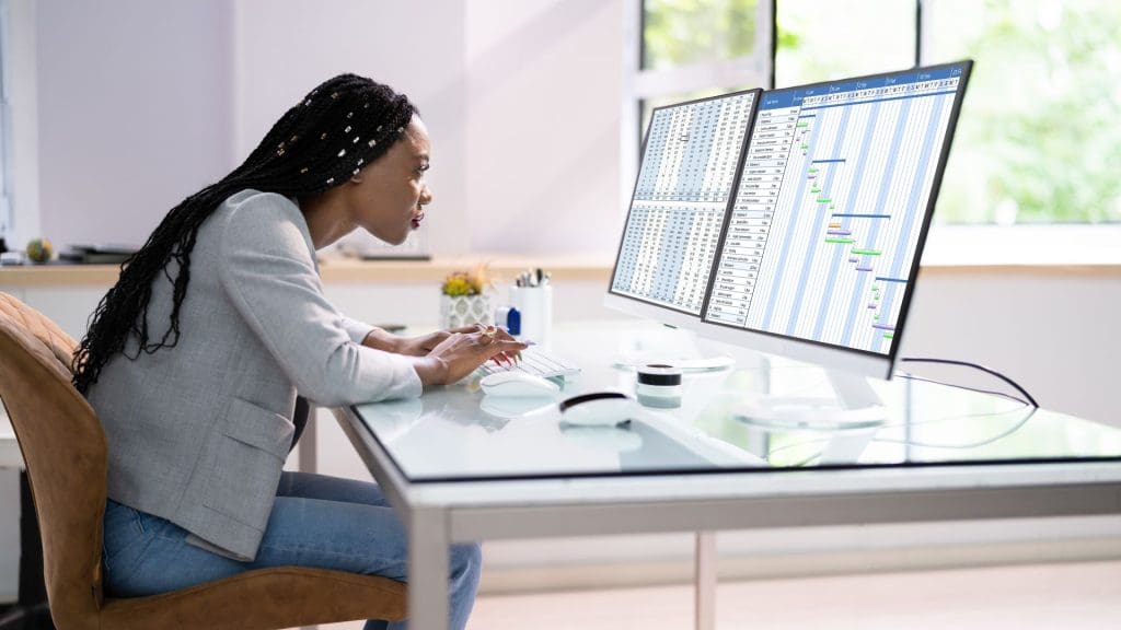 Hướng dẫn tư thế ngồi đúng để tránh đau lưng, thoái hóa cột sống