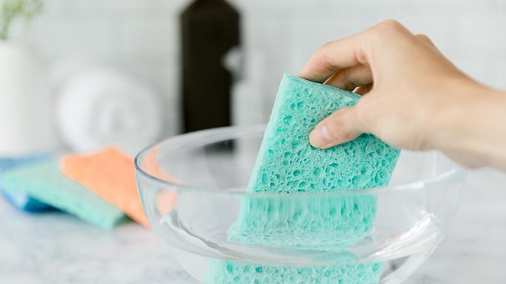 12+ Công dụng của nước oxy già trong gia đình ít người biết