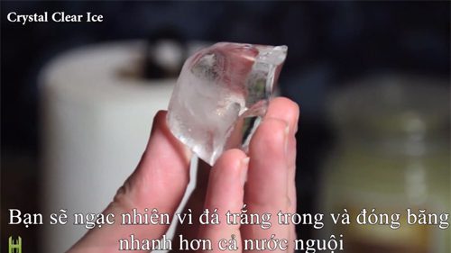 Trang chủ 2 Cách làm đá trong suốt, tinh khiết đơn giản tại nhà